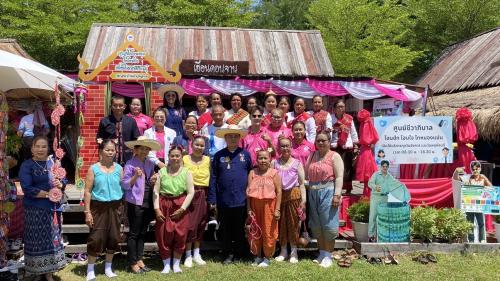 ภาพรวมทีมงานประกวดของอำเภอดอนจาน