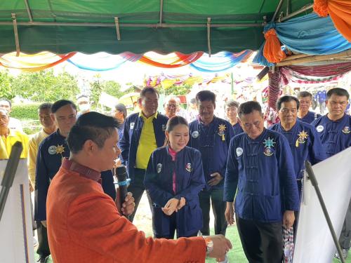 ภาพรองผู้ว่าฯและคณะกรรมการเดินทางเข้าสถานที่จัดงาน